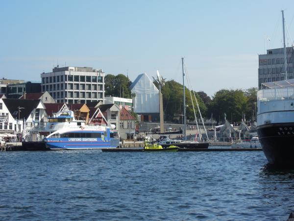 Arbeid på vestfasaden 2014, sett fra Strandkaien